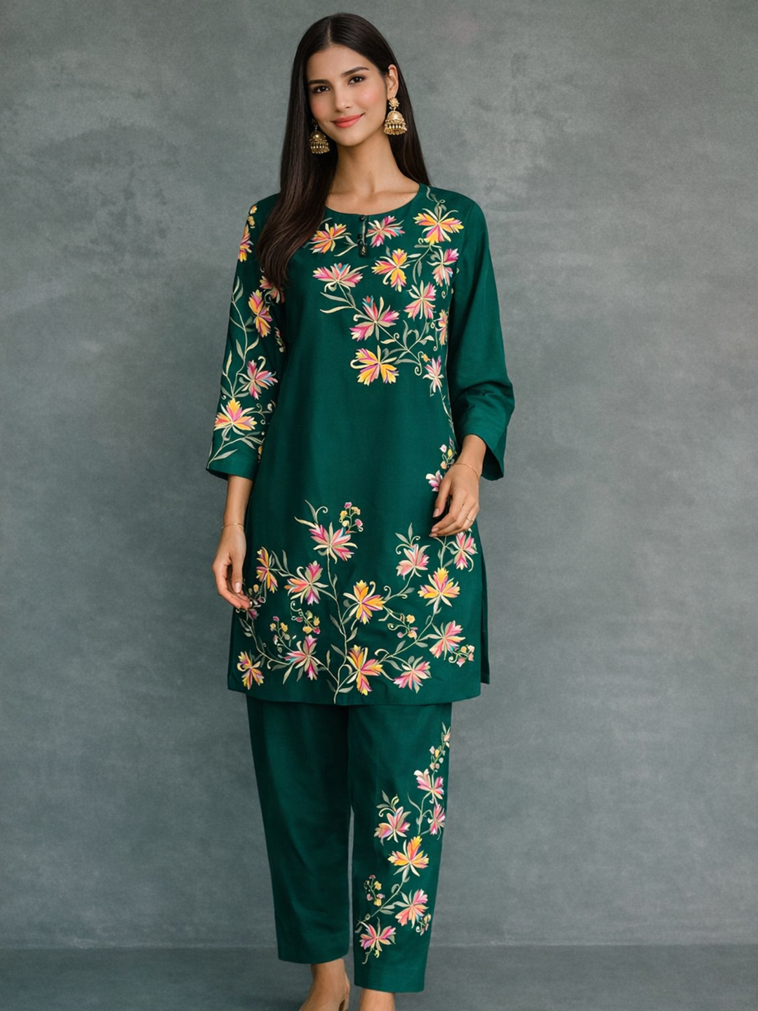 GREEN EMBROIDERED KURTA AND PANTS
