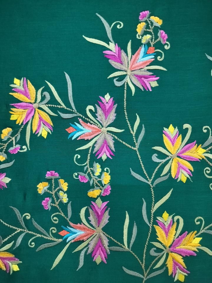 GREEN EMBROIDERED KURTA AND PANTS